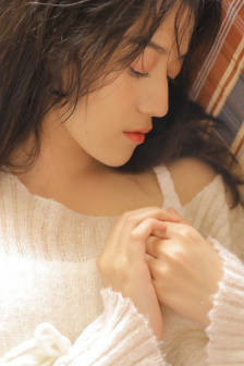 双乳涨鼓奶水喂奶